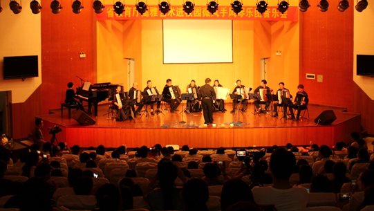 C:\Users\Administrator\Desktop\高雅艺术进校园\IMG_4225.JPG